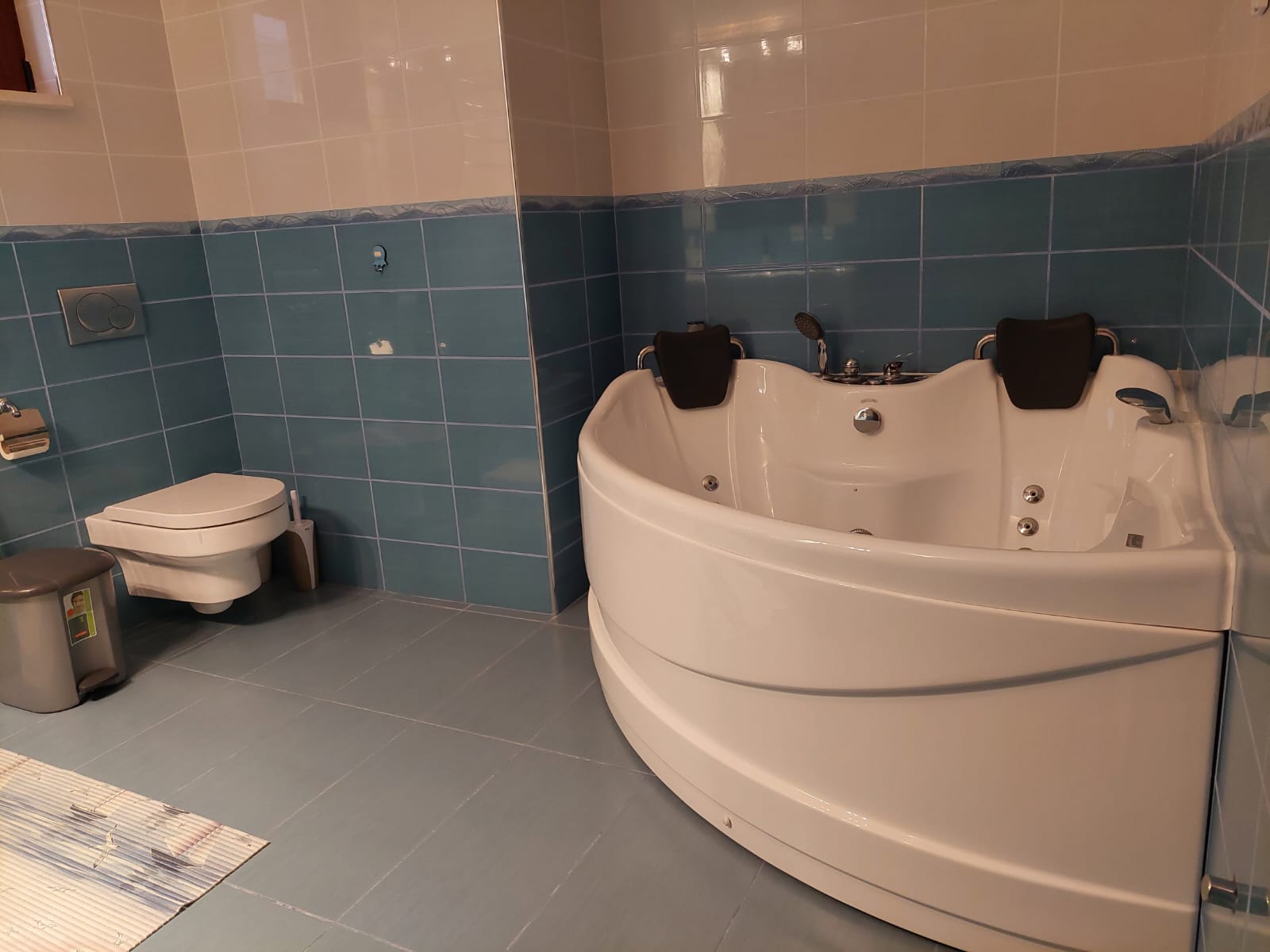 Image of House - 4 Bedrooms - 3 Bathrooms for Sale in Herceg-Novi-Kamenari-Montenegro, Image 12